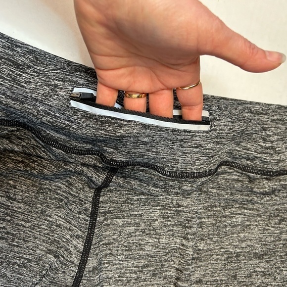 RAG athletic Plus Size black & grey capri leggings with mesh panels Sz-2X D7 - Picture 3 of 7